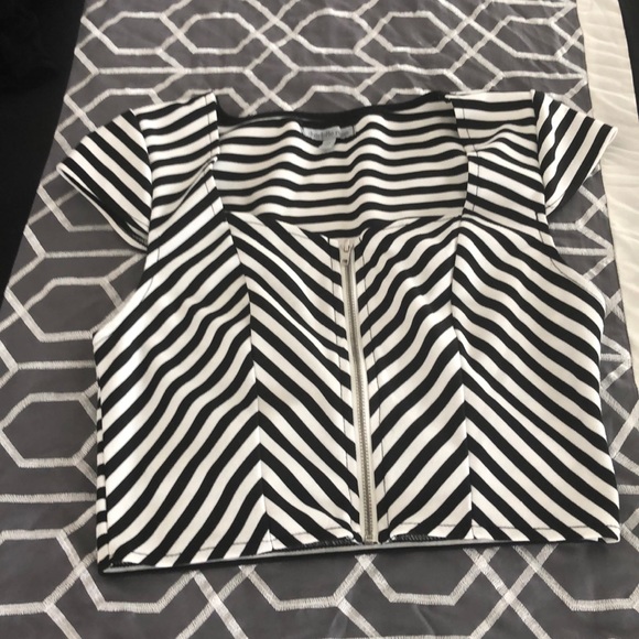 Crop top bundle!! - Picture 3 of 7